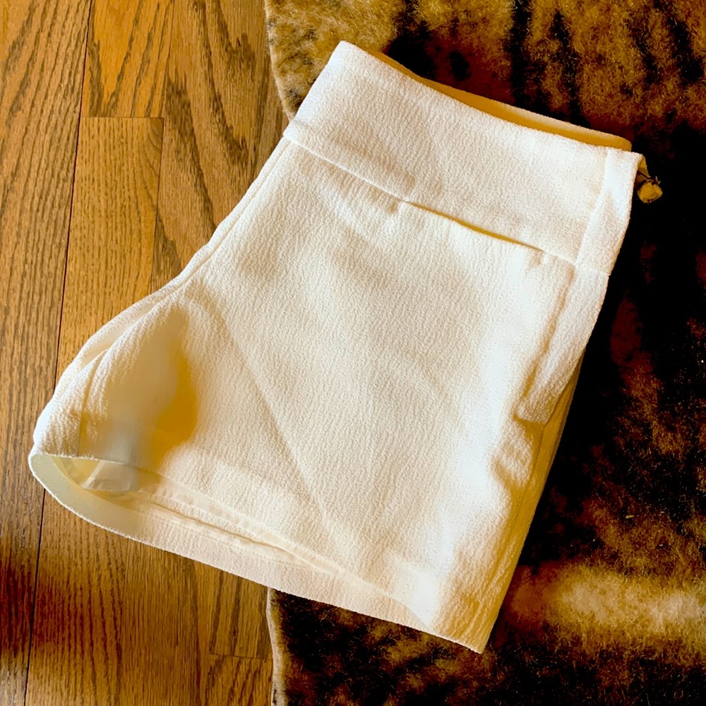 MSSP new never worn creamy white dress shorts size 4